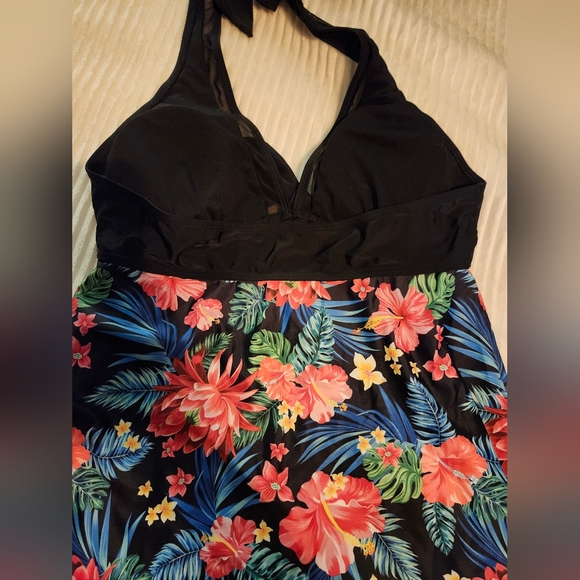 Swim top - Picture 3 of 4